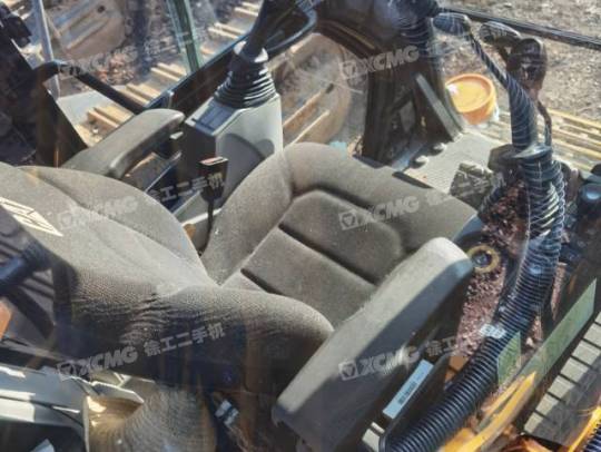 卡特彼勒323履帶式挖掘機