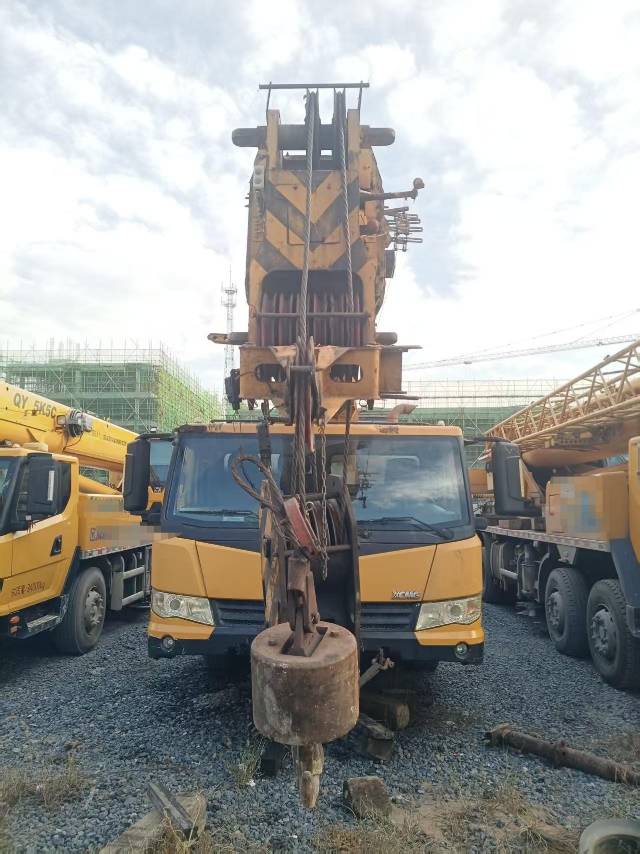 徐工XCT75汽車起重機