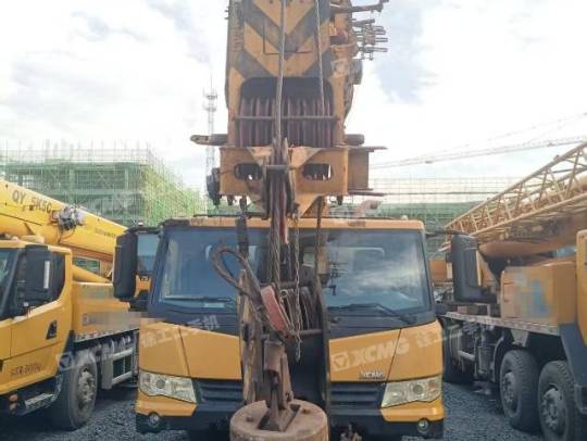 徐工XCT75汽車起重機
