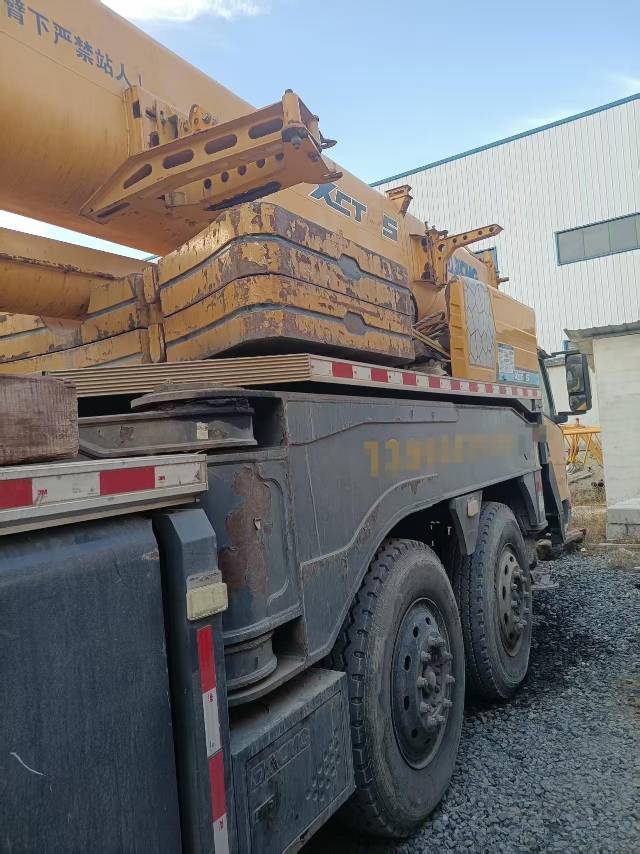 徐工XCT75汽車起重機