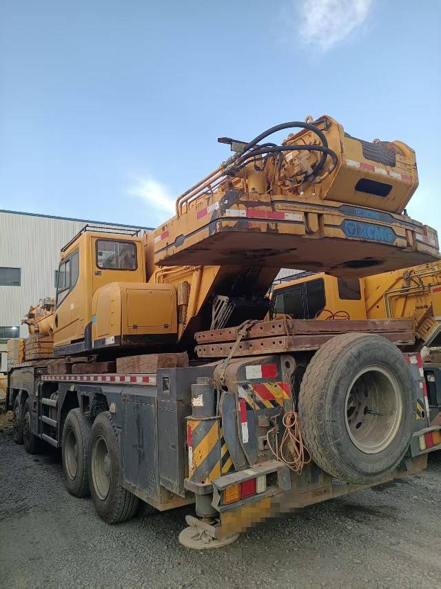 徐工XCT75汽車起重機