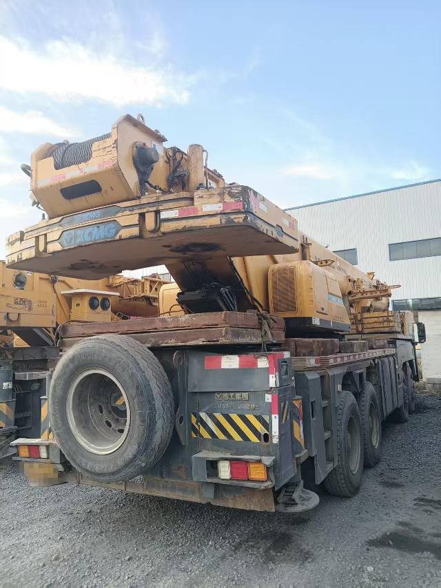 徐工XCT75汽車起重機