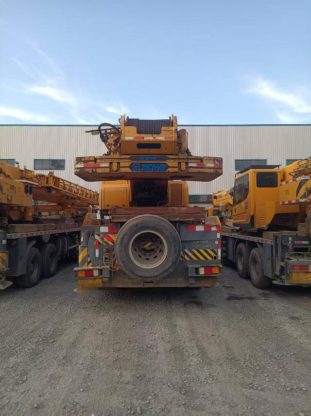 徐工XCT75汽車起重機