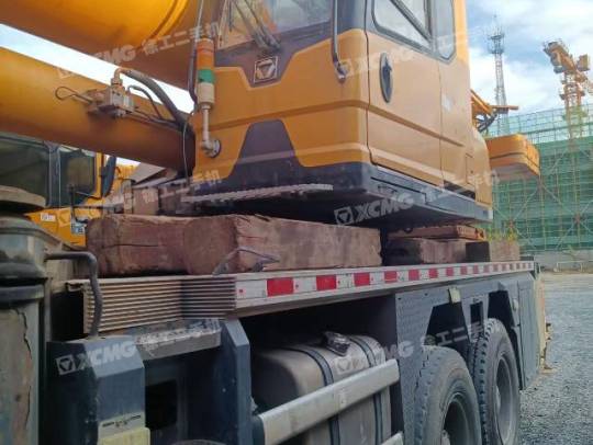徐工XCT75汽車起重機