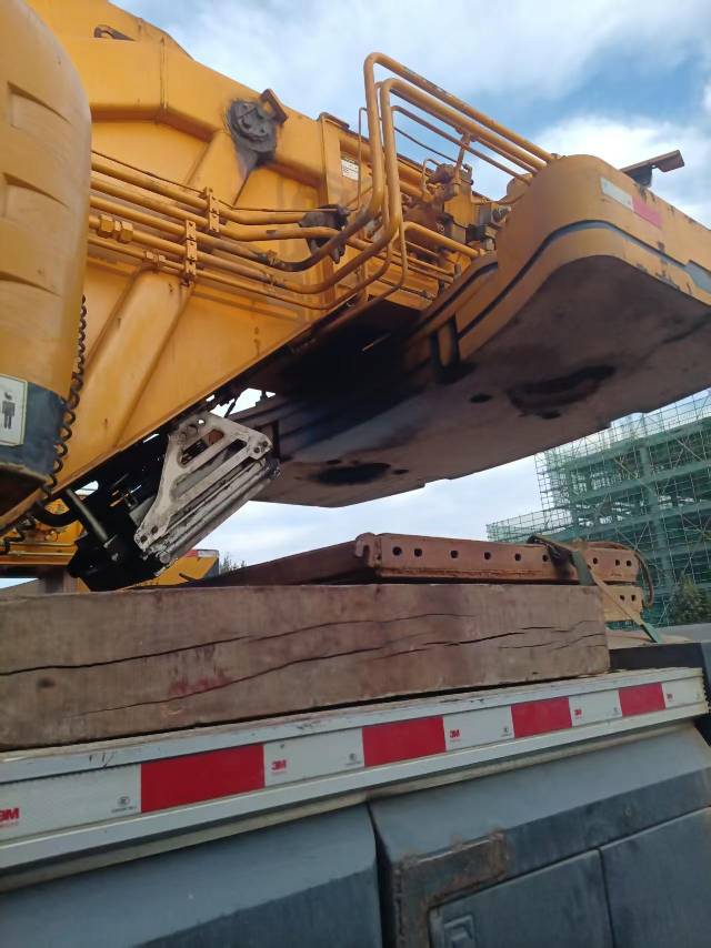 徐工XCT75汽車起重機