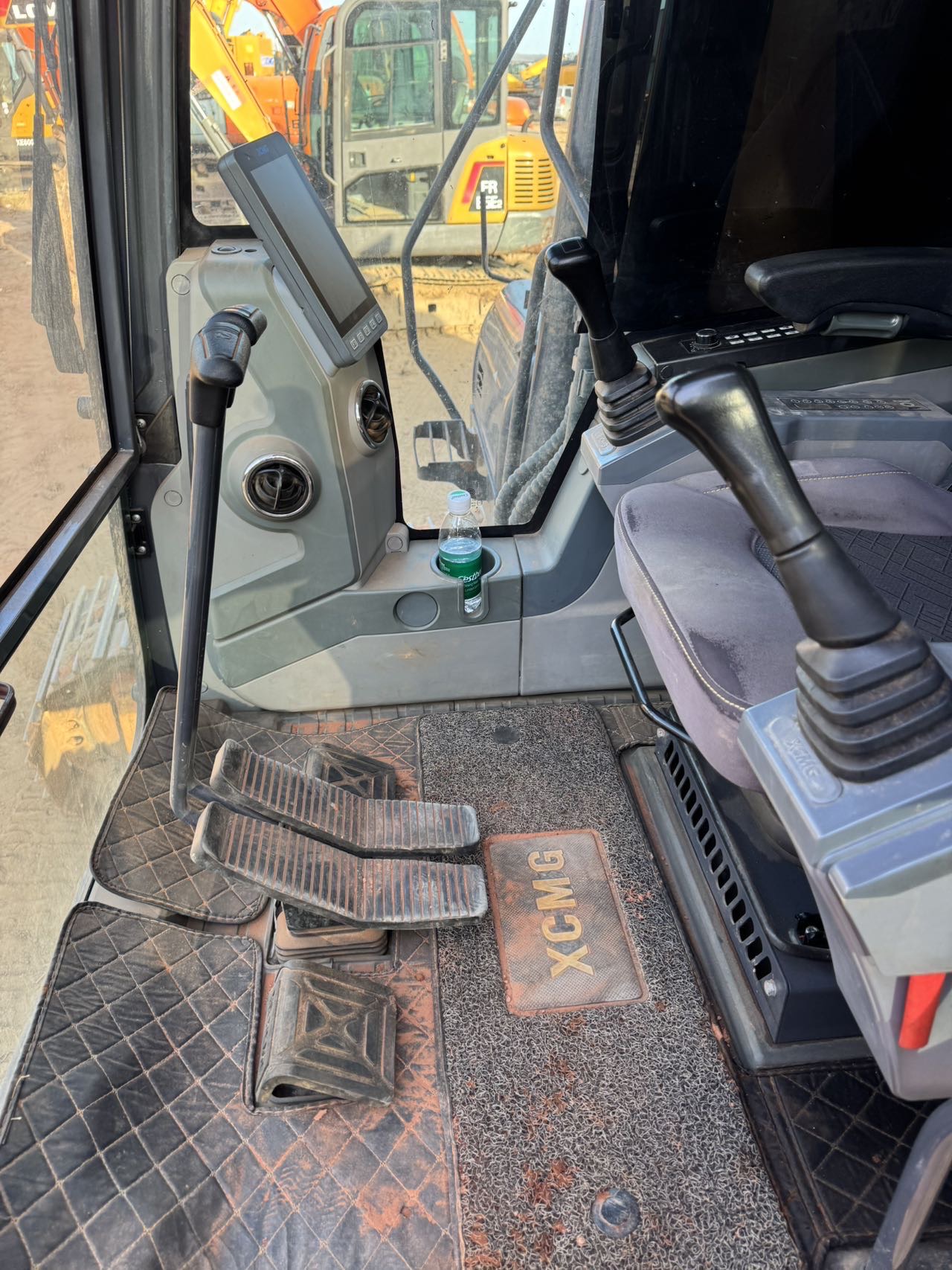 徐工XE200DA履帶式挖掘機