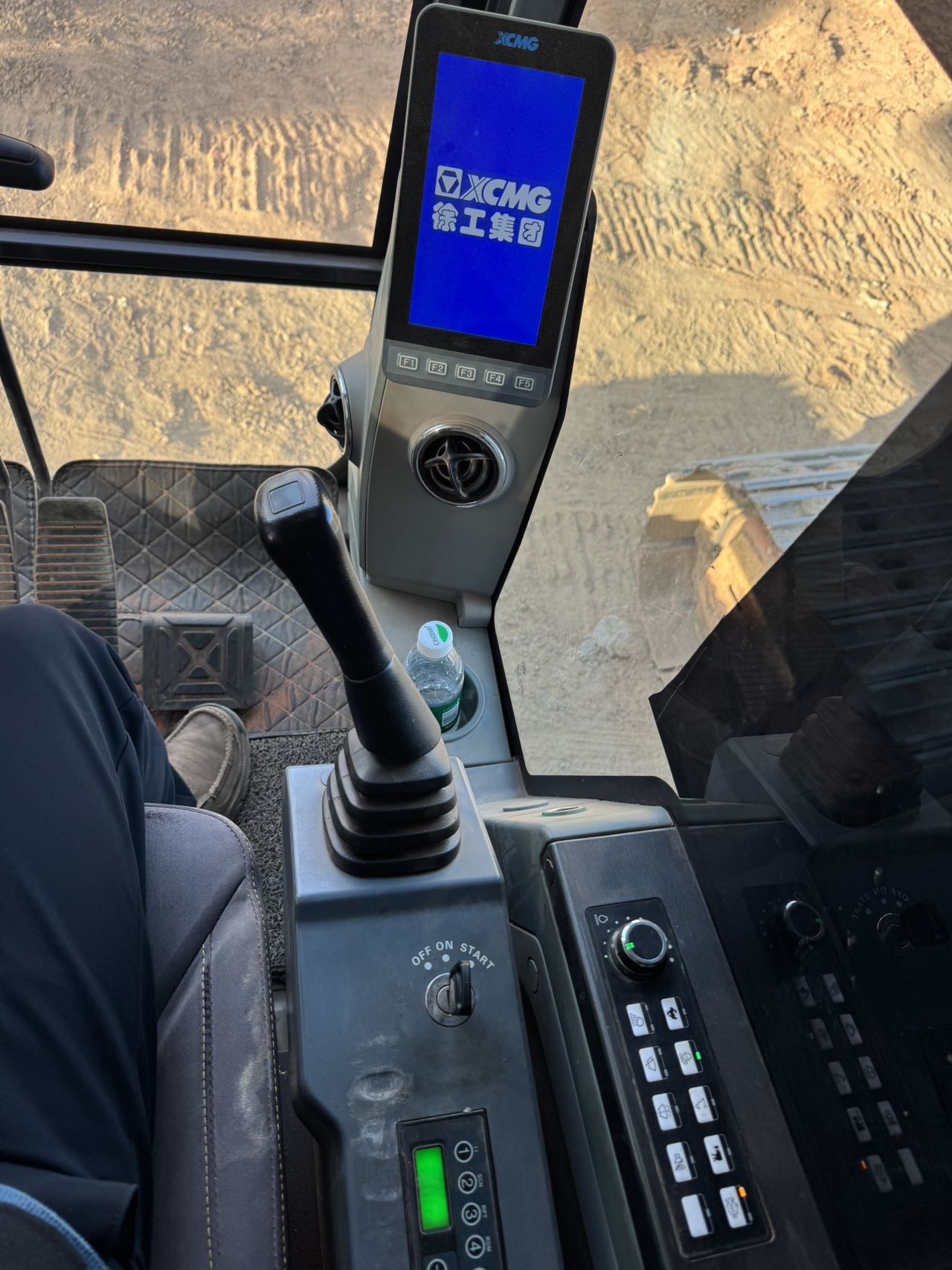 徐工XE200DA履帶式挖掘機