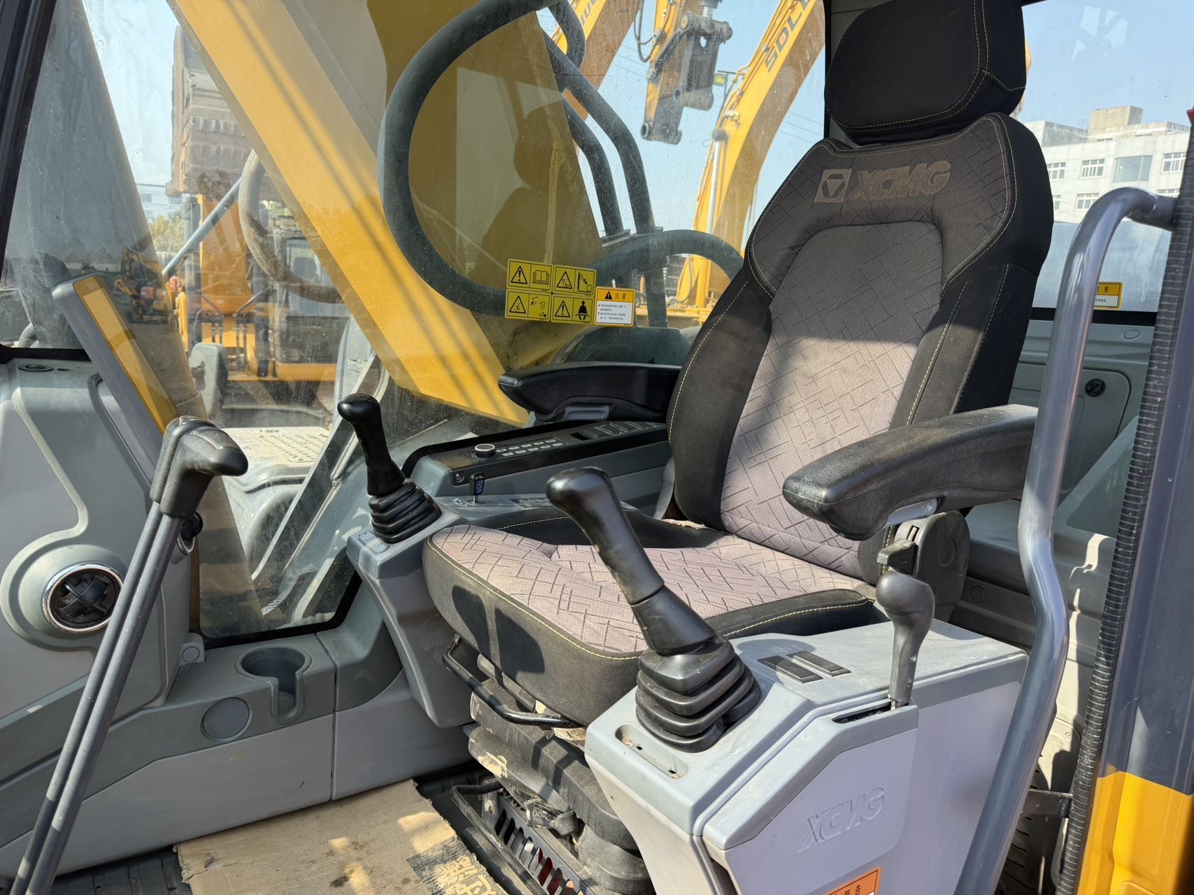 徐工XE380DK MAX履帶式挖掘機