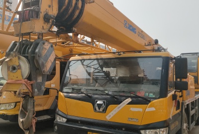 徐工QY25K先導(dǎo)汽車起重機