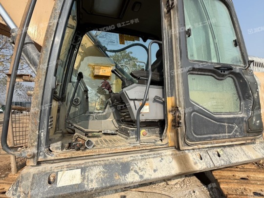 徐工XE335DK履帶式挖掘機