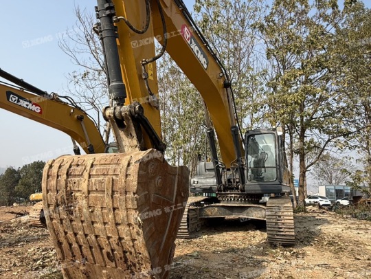 徐工XE370D履帶式挖掘機