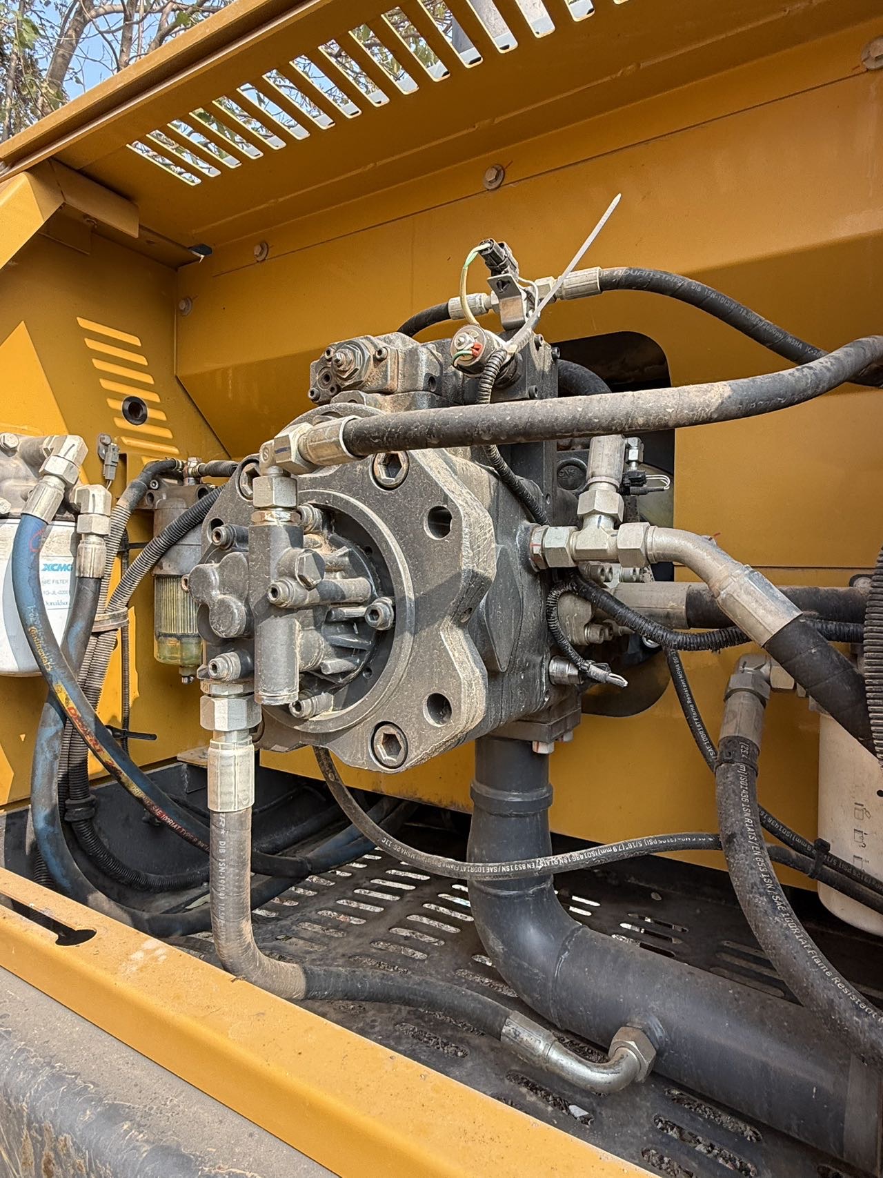 徐工XE370D履帶式挖掘機