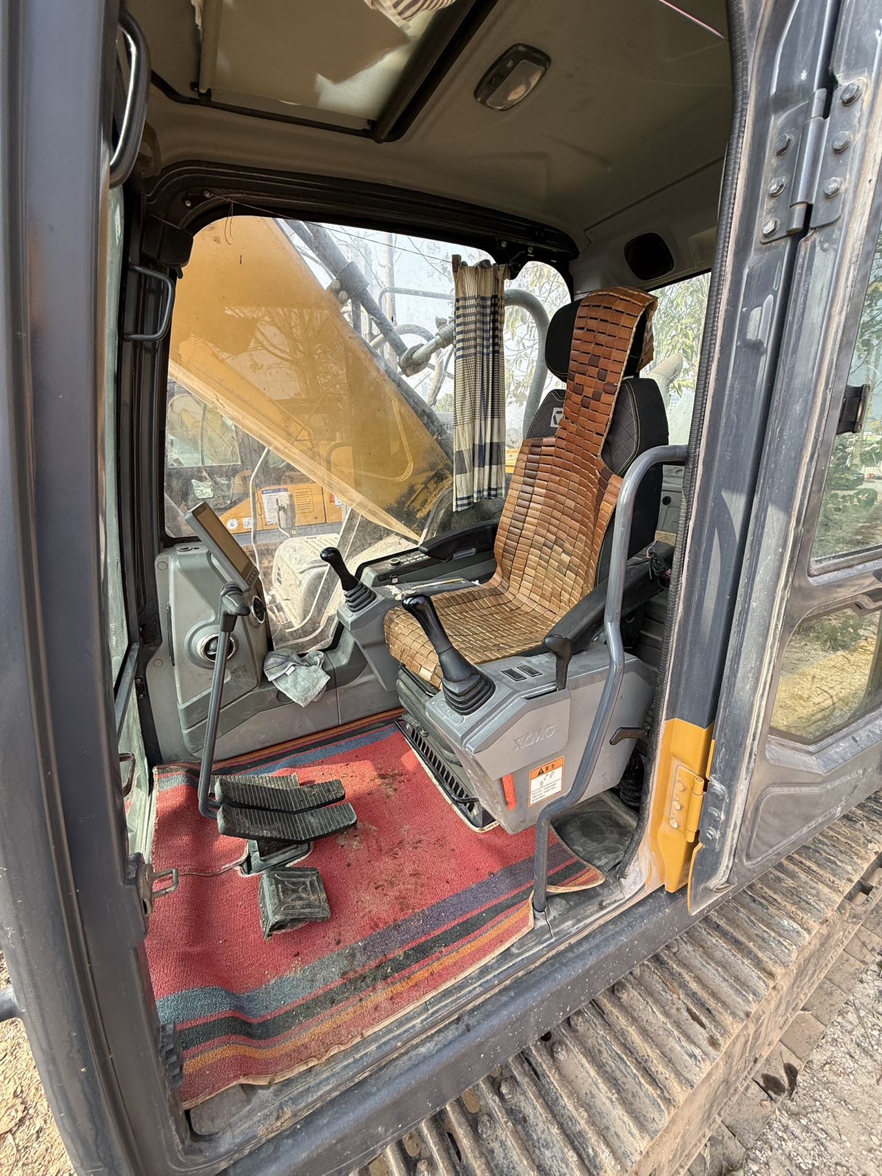 徐工XE370D履帶式挖掘機