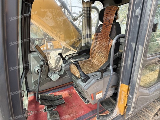 徐工XE370D履帶式挖掘機