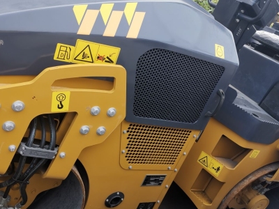 徐工XMR303双钢轮压路机