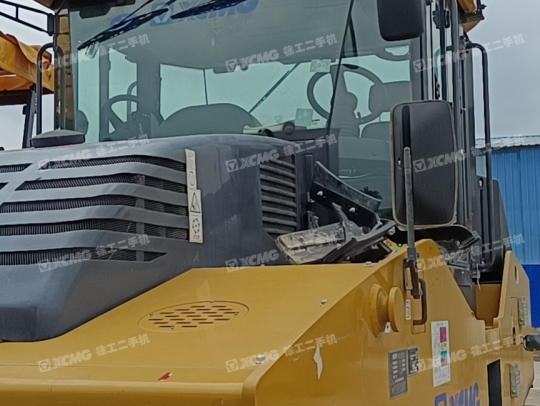 徐工XP303轮胎压路机(30吨胶轮)