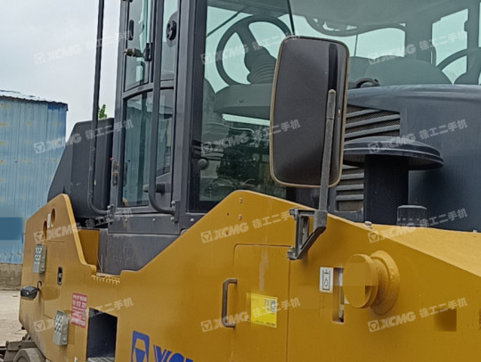 徐工XP303轮胎压路机(30吨胶轮)