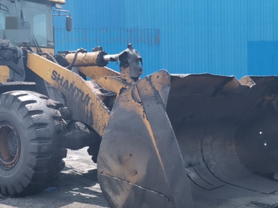 山推SL60W轮式装载机