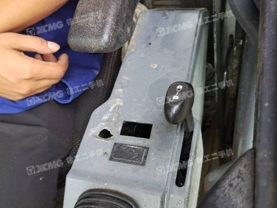 徐工XE270DK履带式挖掘机