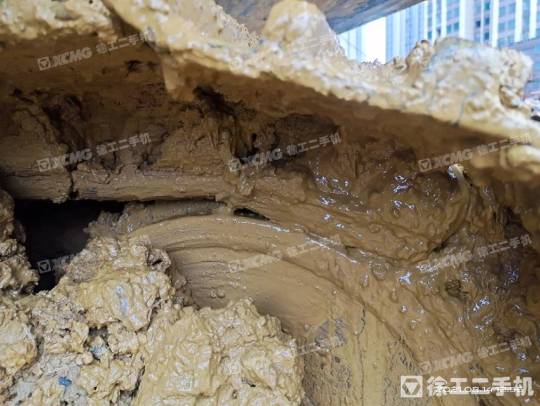 徐工XE270DK履带式挖掘机