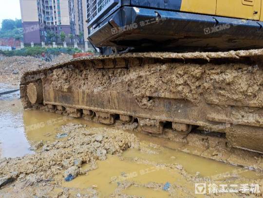 徐工XE270DK履带式挖掘机