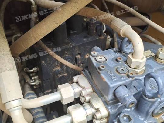 徐工XE270DK履带式挖掘机