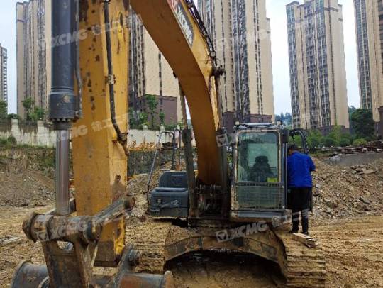 徐工XE270DK履带式挖掘机