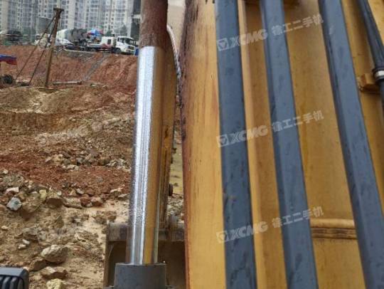 徐工XE270DK履带式挖掘机