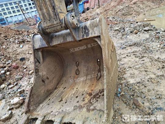 徐工XE270DK履带式挖掘机