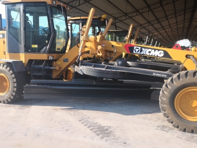 徐工GR215平地机