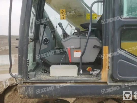 徐工XE205DA履带式挖掘机