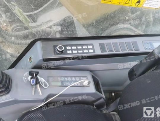 徐工XE205DA履带式挖掘机