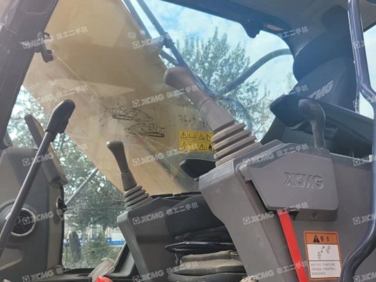 徐工XE370DK履带式挖掘机