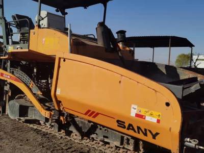 三一重工SMP90EC摊铺机