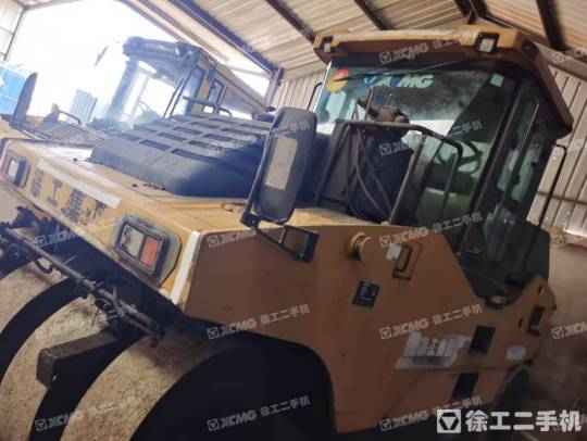 徐工XP303轮胎压路机(30吨胶轮)