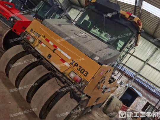 徐工XP303轮胎压路机(30吨胶轮)