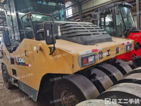 徐工XP303轮胎压路机(30吨胶轮)