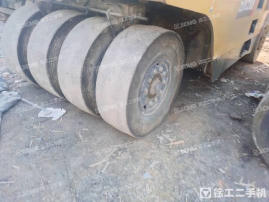 徐工XP303轮胎压路机(30吨胶轮)