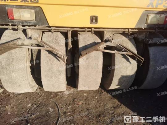 徐工XP303轮胎压路机(30吨胶轮)