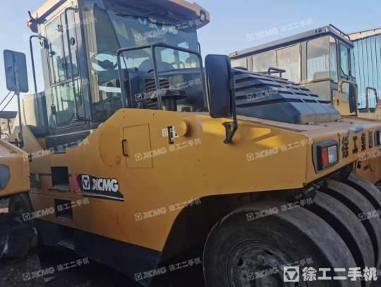 徐工XP303轮胎压路机(30吨胶轮)