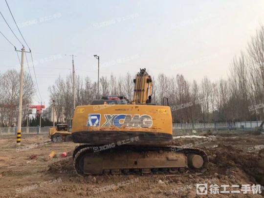 徐工XE370CA履带式挖掘机