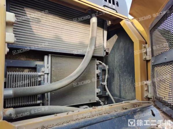 徐工XE370DK履帶式挖掘機