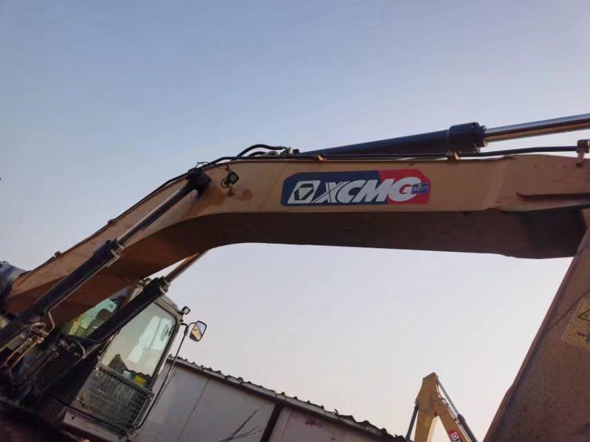 徐工XE370DK履帶式挖掘機