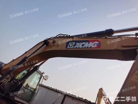 徐工XE370DK履帶式挖掘機