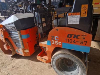 日立ZC35C单钢轮压路机