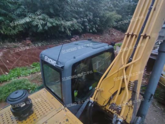 徐工XE370DK履带式挖掘机