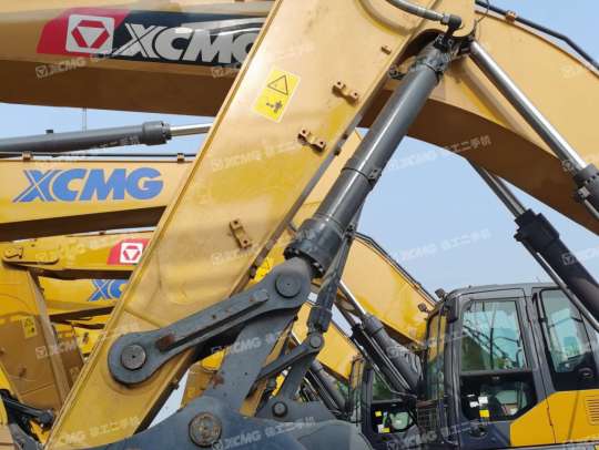 徐工XE305D履带式挖掘机