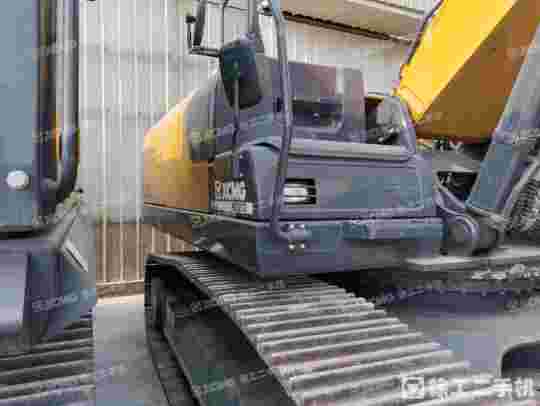 徐工XE305D履带式挖掘机