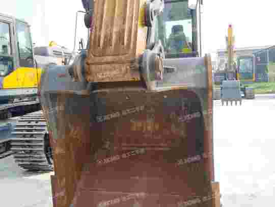 徐工XE305D履带式挖掘机