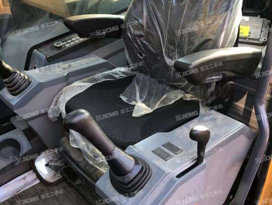 徐工XE380DK履带式挖掘机